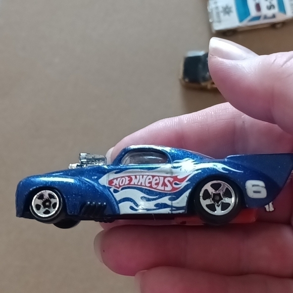 EUC 9 toy vehicles Maisto, Hot Wheels, & Matchbox cars pickups coupes, some VTG - Picture 13 of 15